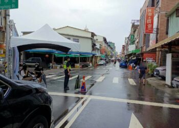 中年男鈴蘭通「散步」忘愛車位置 熱心警冒雨速尋獲 中年男鈴蘭通「散步」忘愛車位置 熱心警冒雨速尋獲