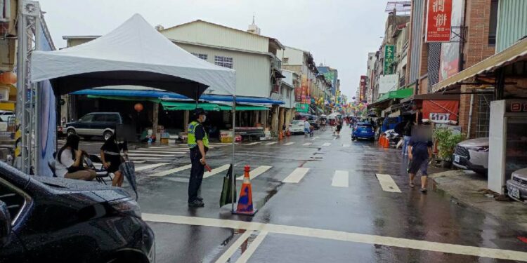 中年男鈴蘭通「散步」忘愛車位置 熱心警冒雨速尋獲 中年男鈴蘭通「散步」忘愛車位置 熱心警冒雨速尋獲