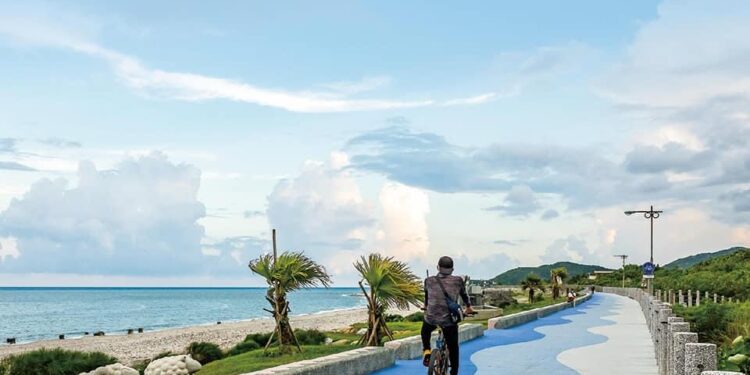 元旦健走紅面鴨朱鸝一同升旗迎新年 300大獎等你抽