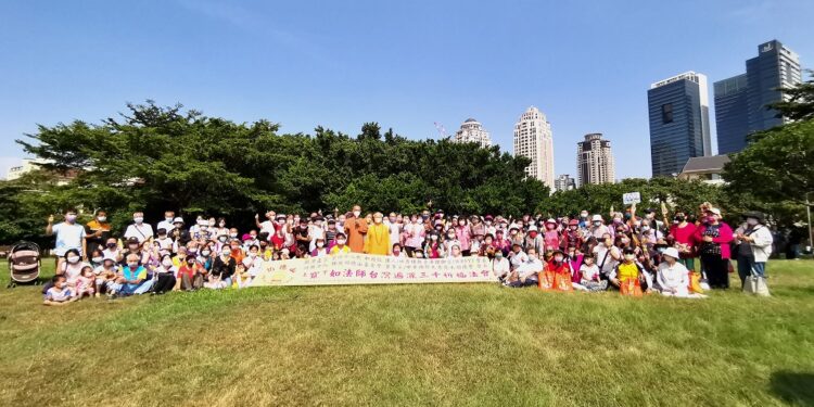 功德山寬如法師和僧團弟子們 10/9台中舉行遍灑三千與開示法會