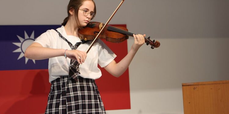 回顧那些年的我們  纖博館高中制服展青春揭幕