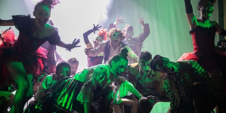 樂園接駁住宿一證搞定 夜宿關西六福莊 學生限定只要,980