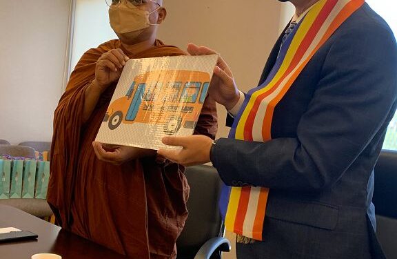 玄奘大學贈印度「安貝卡博士紀念公立學校」校車