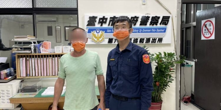 男子為尋父挨家挨戶步行 中警一查通報為失蹤人口 男子為尋父挨家挨戶步行 中警一查通報為失蹤人口