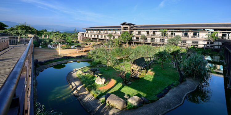 萬聖節扮鬼就是要到六福村墓碑鎮