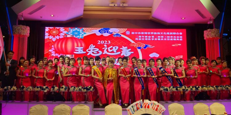 臺中市臺灣世旗新春團拜 玉兔迎春閃亮旗袍吸睛亮眼 臺中市臺灣世旗新春團拜 玉兔迎春閃亮旗袍吸睛亮眼