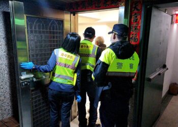 九旬翁外出迷途 鷹眼警助返家