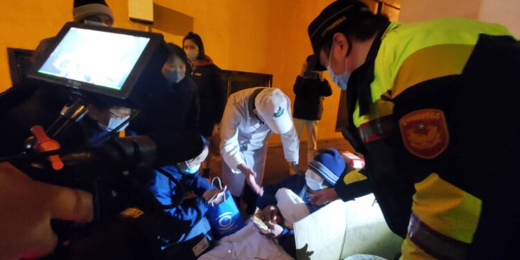 嚴寒送暖『足感心』中市警一分局關懷街友防受凍 嚴寒送暖『足感心』中市警一分局關懷街友防受凍