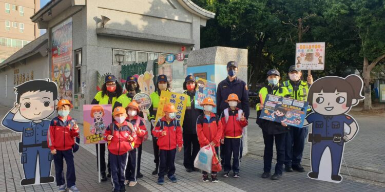 國小開學日2/13 東勢警與家長攜手守護學童安全