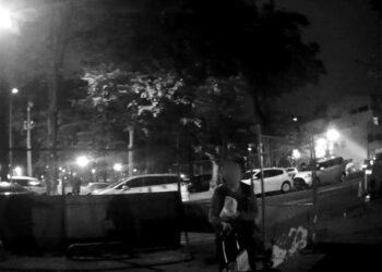 嬤誤闖工地挑戰逃脫失利 熱心警民解鎖助脫困