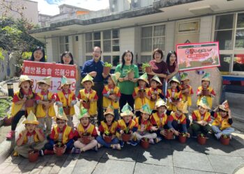 小小菜農植愛種菜趣 東華附小幼兒園為植物人播下愛心種子