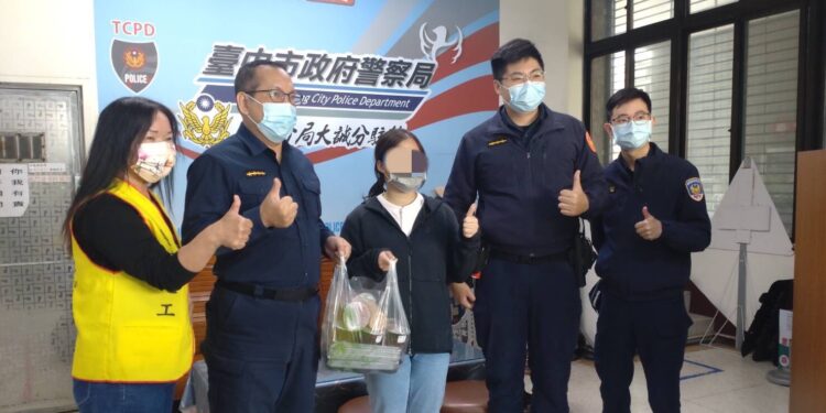慰勞員警辛勞 知名醫材公司贈飲料甜點暖警心