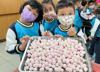 最多土地公的溪洲社區 頭牙老幼搓湯圓社區活力一整年