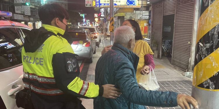 步行「3公里」只為買便當 迷途翁獲警協助 步行「3公里」只為買便當 迷途翁獲警協助