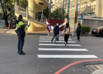 開學日執行護童勤務、宣導預防犯罪守護學童安全