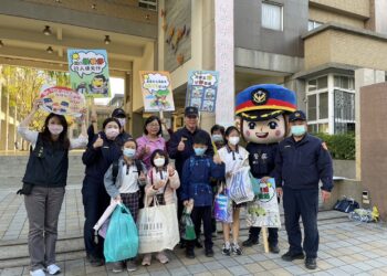 開學日與「警」同行 警長校園迎接學童宣導「警」大心