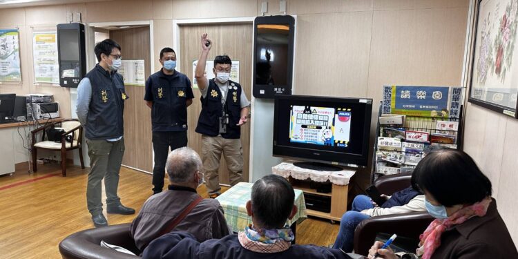 「紋」防四保 警快閃臺中醫院捺印指紋助長者回家 「紋」防四保 警快閃臺中醫院捺印指紋助長者回家
