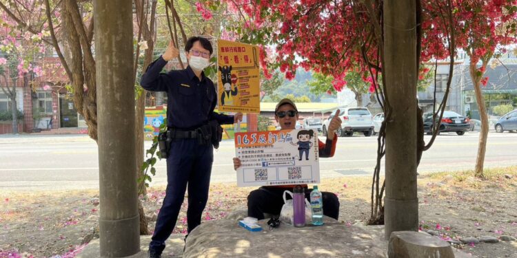 假日湧人潮 石岡警駐觀光景點宣導「詐騙領6000 假網址不要點」