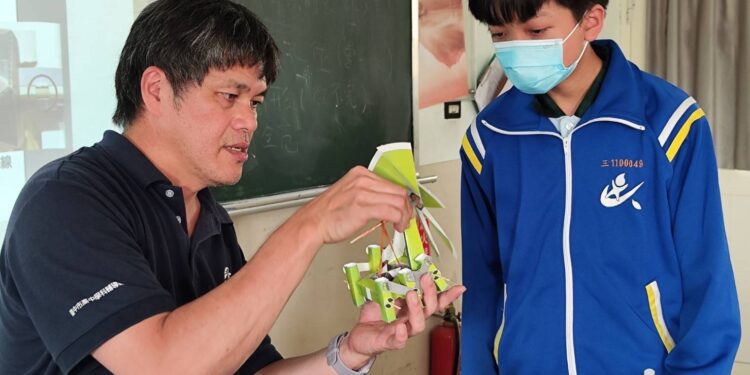 公共藝術體驗真有趣3D列印小盆栽、風力仿生獸師生 動手創作直呼過癮 公共藝術體驗真有趣3D列印小盆栽、風力仿生獸師生 動手創作直呼過癮