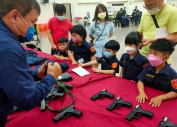 小小警察學方圓 巧聖先師守護共成長