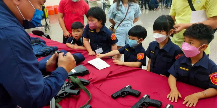 小小警察學方圓 巧聖先師守護共成長