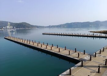 日月潭水位下降，朝霧、玄光碼頭1號浮排自112年3月8日起暫時拖離 4大公有碼頭仍維持正常營運