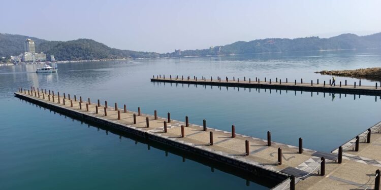 日月潭水位下降,朝霧、玄光碼頭1號浮排自112年3月8日起暫時拖離 4大公有碼頭仍維持正常營運 日月潭水位下降,朝霧、玄光碼頭1號浮排自112年3月8日起暫時拖離 4大公有碼頭仍維持正常營運