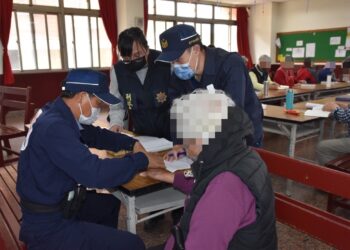 烏日警察幫你守護家中長輩　搭配反詐騙宣導防護力加倍