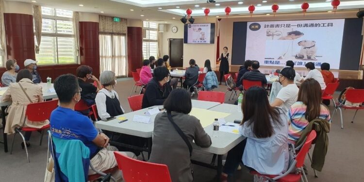 用商模邏輯開啟價值主張打造新的創業思維 用商模邏輯開啟價值主張打造新的創業思維