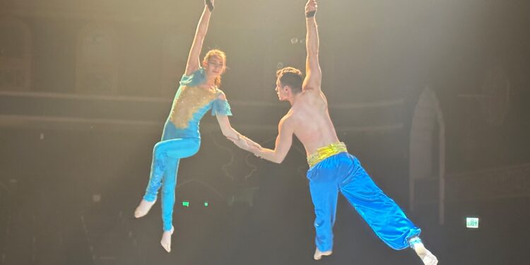 畢業季穿學士服這樣拍偽出國 六福村眾多異國奇景一次滿足 畢業季穿學士服這樣拍偽出國 六福村眾多異國奇景一次滿足