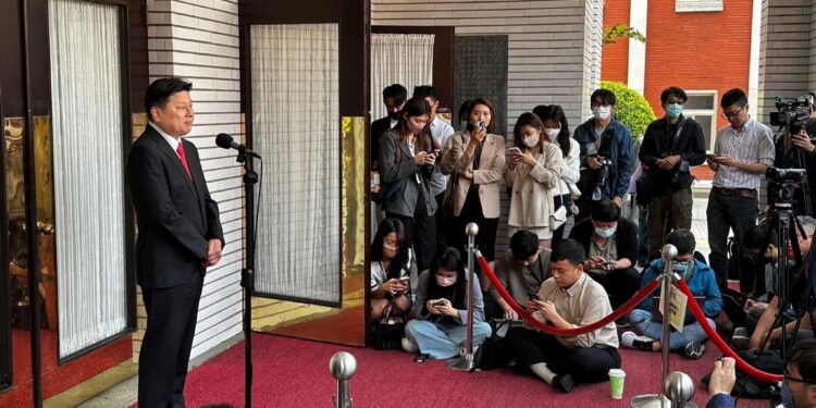 立委傅崐萁呼籲:最強母雞侯友宜市長一起承擔，公開參選總統承擔大任!