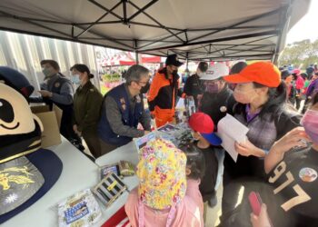 縣長楊文科偕同新湖Q版警共組防詐宣導團 參與地方 「植樹」又「建樹」