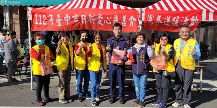 警察志工分隊長顏子愛心不落人後 社區警政關懷弱勢生活安全服務 警察志工分隊長顏子愛心不落人後 社區警政關懷弱勢生活安全服務