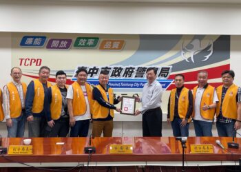 順仁兄弟會捐贈爆閃燈 提升臺中東、南區用路人安全