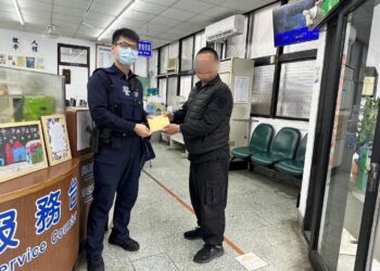 房租忘放車籃卻不自知 警速調電眼助失而復得