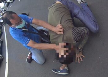 盤查未繫安全帽扣者為毒品通緝犯 霧峰警熱心民眾合作成功壓制逮補