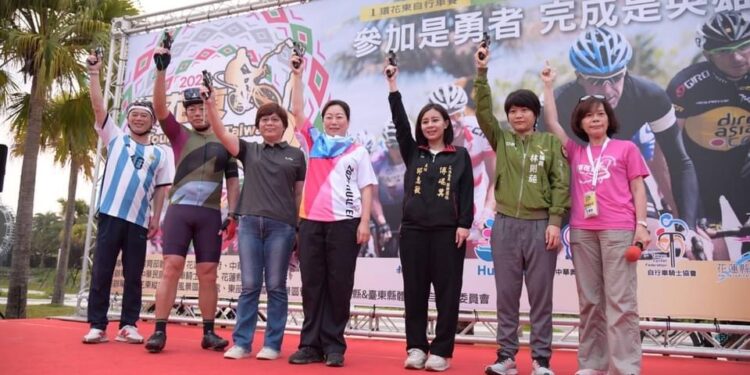 第23屆環花東自行車賽會盛大展開 徐榛蔚率縣府193鐵騎隊參與陪騎 第23屆環花東自行車賽會盛大展開 徐榛蔚率縣府193鐵騎隊參與陪騎