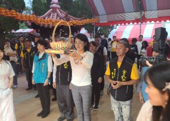 總統與南投縣長敬獻匾額慶賀金天宮百年慶典 晚會活動精彩熱鬧知名歌手輪番上陣