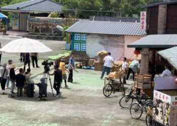 花旗木盛開前來觀賞 順遊白河萬里長城 吸引遊客拍照打卡