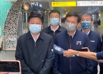 花蓮車站西出口漏水 嚴重打擊花蓮觀光大縣形象 立委傅崐萁要求台鐵局立即針對舊站體結構進行改善