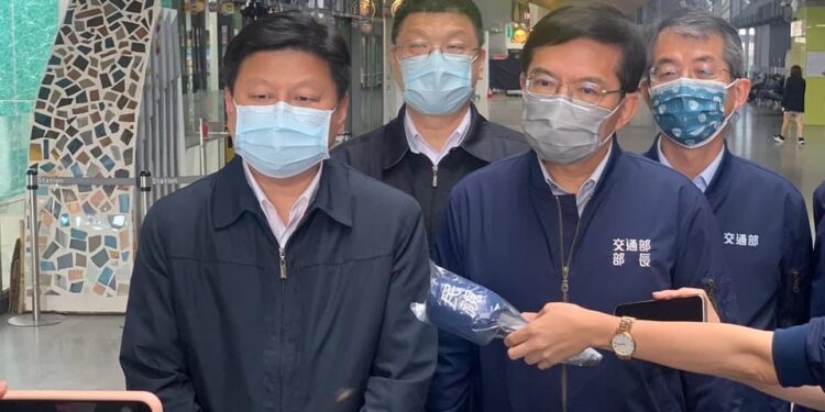 花蓮車站西出口漏水 嚴重打擊花蓮觀光大縣形象 立委傅崐萁要求台鐵局立即針對舊站體結構進行改善