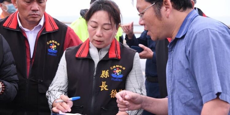 豐濱鄉發生嚴重車禍 徐榛蔚趕往現場關心 豐濱鄉發生嚴重車禍 徐榛蔚趕往現場關心
