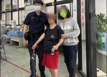 中警助迷途婦返家 這一暖心舉動預防再次走失