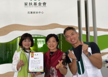 傳承母恩、用愛助養家扶中心扶幼專款 游淑貞延續母愛捐助十萬元扶幼基金》把愛傳出去