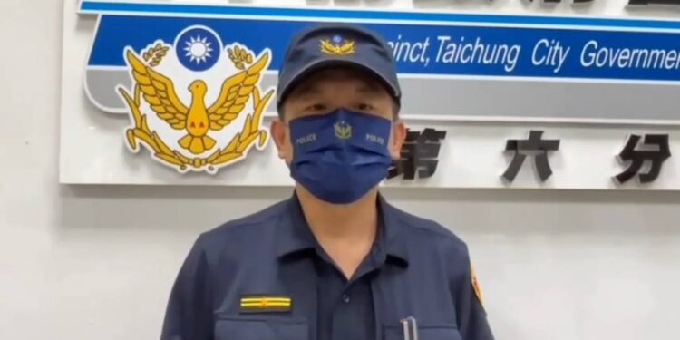 女遭計程車拒載竟襲警 秒遭壓制逮捕送辦 女遭計程車拒載竟襲警 秒遭壓制逮捕送辦