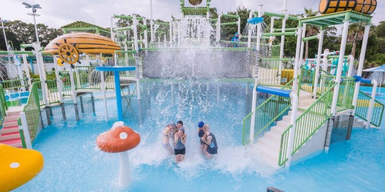 學士服搞怪遊園拍照正夯 學生套票每人平均0入園 學士服搞怪遊園拍照正夯 學生套票每人平均0入園