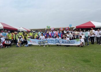 愛環境不分你我公私協力共同合作 七星潭淨灘減塑總動員