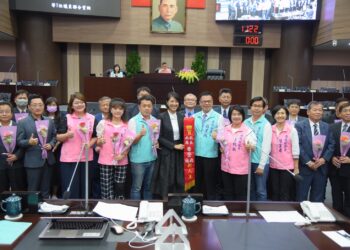 榮登施政新人王  議員贈彩帶肯定縣長許淑華