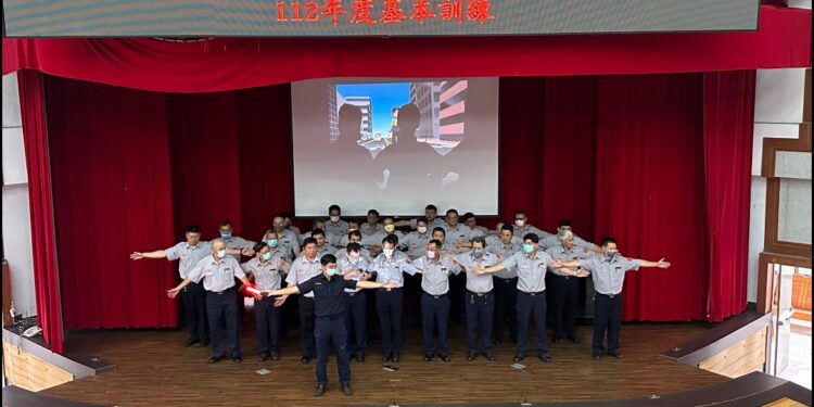 清水警以防空警報配合義警實務訓練 義警:很逼真 清水警以防空警報配合義警實務訓練 義警:很逼真