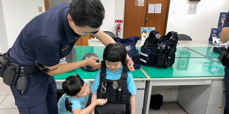 犯罪預防向下扎根 小小波麗士初體驗 犯罪預防向下扎根 小小波麗士初體驗